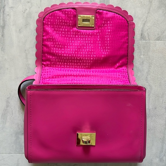 Kate Spade  Scalloped front flap  shoulder bag  Bright pink  Gold tone HW Turn L - Picture 3 of 15